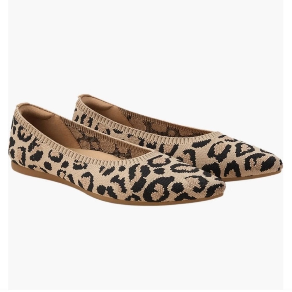 Vivaia Leopard Pointed Toe Flats 7/7.5